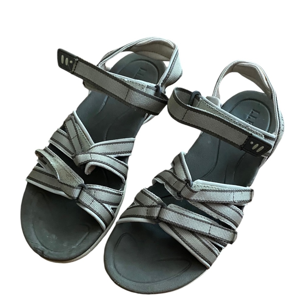 Woman’s LL bean strappy sandle gray adjustable size 9 non marking